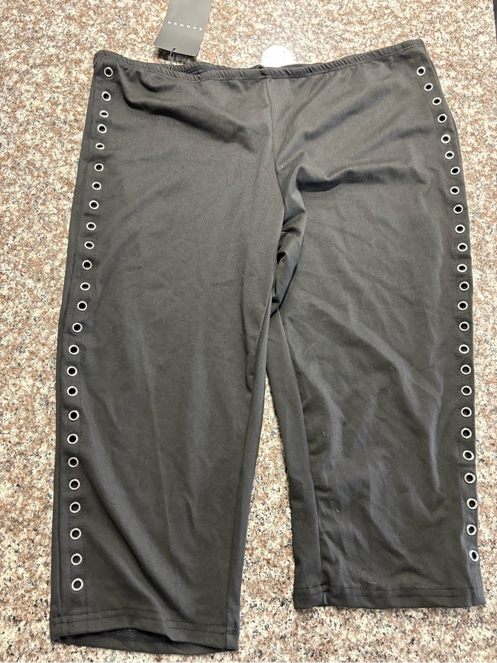Missguided Black Eyelet-Trim Capri Pants